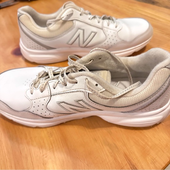 Women’s New Balance 411 Walking Sneaker Sz 11 - Picture 2 of 7